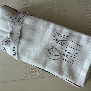 NWOT Rae Dunn Dish Towel Set